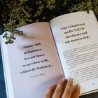 Links: "Bäume sind Heiligtümer..." - Hermann Hesse. Rechts: "Eine Erinnerung an die NATUR: »In einem Land vor unserer Zeit«".