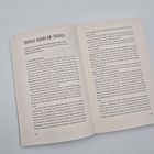 Text: "Tamsui-Kavalan Trails" und "1. April 2024 Houtong". Offenes Buch auf grauem Hintergrund. Seitenzahlen: 112, 113.