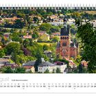 Augustkalender, 15.08. Mariä Himmelfahrt. Lutherkirche oben mittig in einer grünen Stadtlandschaft.