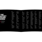"The Manthey Racing Drivers" in Weiß auf Schwarz. Links: "30 Years, One Team, Countless Champions." Liste von Namen.