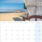 Kalenderblatt "August 2027", Strand mit Strandkorb, Seebrücke im Hintergrund, Himmel mit Wolken.