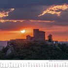 „8 2027. Die Pfalz - Burg Trifels bei Annweiler am Trifels.“ Sonnenuntergang hinter einer Burg auf einem Hügel.