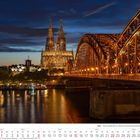 Kalenderseite "8 2027", Monatsübersicht August. Beleuchteter Dom und Brücke bei Nacht, Spiegelung im Wasser.