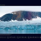 11. November: Ein Kalender zeigt einen eisigen Gletscher vor einem Berg, darüber graue Wolken.
