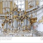 Text: Klosterkirche Ettal, Deutschland; Ettal Abbey Church, Germany. 

Prächtige barocke Orgel mit goldenen Verzierungen.
