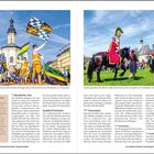 Traunsteiner Georgiritt und Schwertertanz. Prunkvolle Fahnen, Tänzer in mittelalterlichen Kostümen vor einer Kirche. Festlich geschmückte Pferde ziehen zum Georgiritt.