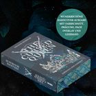 WUNDERSCHÖNE HARDCOVER AUSGABE MIT FARBSCHNITT, PRÄGUNG, PAGE OVERLAY UND LESEBAND. Buch: THE CURSED QUEEN. Krone auf Cover.