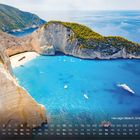 Navagio Beach, Griechenland. Kalendertage und Wochen mit Zahlen und Abkürzungen. Steilküste mit blauem Wasser und Booten.