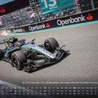 Ein Formel-1-Auto mit der Aufschrift "Openbank" auf der Strecke. Oben "Kimi Antonelli | ITA | 25.08.2006".