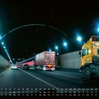 Zahlen von 1 bis 30, Wochentage Mo bis So, und "11" in der unteren rechten Ecke. Szene: Fahrzeuge in einem beleuchteten Tunnel.