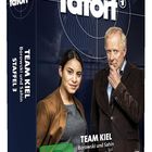 DVD-Box „tatort“, Staffel 3, Team Kiel, FSK 12. Zwei Personen vorne, eine Frau und ein Mann, beide in braunen Jacken.