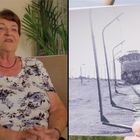 Links sitzt eine Frau in einem Wohnzimmer mit Pflanzen. Rechts hält jemand ein Schwarz-Weiß-Foto einer alten Lok.