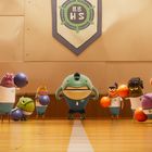 Illustration von cartoonartigen Kreaturen in Sportkleidung in einer Turnhalle, darunter ein Banner mit "BB HS".