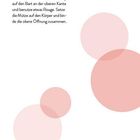 Text oben links: "FERTIGSTELLEN" in Rot. Anweisungen zum Nähen und Zusammenfügen. Rechts rosa Kreise.