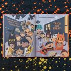 Text: "TRICK OR TREAT!" und "The Children on the bus yell,". Kinder in Halloweenkostümen rufen freudig.