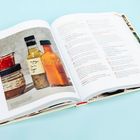 Links: "Brinjal & Chili Garlic Ginger", Rezepttexte rechts, Gläser und Flaschen mit Saucen, blauer Hintergrund.