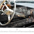 Barockengel Innenraum. Kalenderseite mit Lenkrad und Armaturenbrett eines Oldtimers.