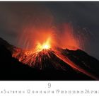 "Vulkan Ätna, Italien"
Kalendar: September, Tage nummeriert.
Eruption von Lava und Rauch in der Dunkelheit.