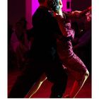 Kalendarium für September, darunter "CASARES EDITION". Tanzpaar in engem Tango, umgeben von pinkem Licht.
