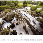 "Stream in Killorgin", Kalenderblatt für September, zeigt strömendes Wasser über Felsspalten, begleitet von üppigem Grün.