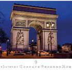 Text: Arc de Triomphe. Casares Edition. Zahlen 1 bis 30 unten. Beleuchtetes Monument, Nacht, Autos und Menschen drum herum.