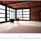 Kalenderseite von September, moderne Dojo-Illustration mit Bambusdach, Shoji-Wänden und minimalistischen Töpfen.