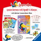 "Lesen lernen mit Spaß! 1. Klasse" und "Leserabe Box". Enthalten: Bücher, Silben-Quartett, Puzzle. Fröhlicher Rabe.