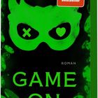 "Navessa Allen, Spiegel Bestseller, Game On. Roman. Ab 18 Jahre. Grüne Maske mit einem Kreuz und einem Herz als Augen."