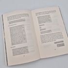 Texte überkommt mich auf zwei Seiten in einem offenen Buch; chatähnliche Nachrichten in Sprechblasen.