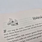 Der Text beginnt mit "Hannah". "37 'Ich mag das nicht', verkünde ich. 'Und ich meine es ernst.'" Oben sind zwei weiße Schlittschuhe.