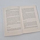 Seite 216 und 217 eines Buches. Text über eine Reise, Abschnittstitel: "Tag 1 auf See" und "Tag 2 auf See". Buchoffenlegung auf hellem Hintergrund.