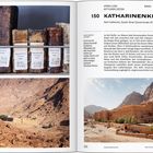 Zu sehen sind antike Bücher mit griechischen Labels, ein Kloster in einer Wüstenlandschaft und Infos zum Katharinenkloster.
