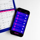 Montag bis Sonntag, Lauf- und Trainingseinheiten in einer Tabelle und auf einem Smartphone in blauem Design.