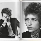 Links oben: "Daniel Kramer's Studio, New York City, January 1965". Zwei schwarz-weiße Porträtfotos eines Mannes.