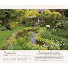 "September. Der Nachmittag war heiß und angefüllt mit warmem Septemberlicht bis zum Rand." Ein Teich im grünen Garten.