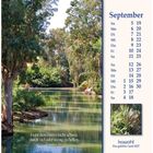 September-Kalender. Bibelzitat: "Es ist dem Herrn nicht schwer, durch viel oder wenig zu helfen." Bild: Fluss mit Bäumen.