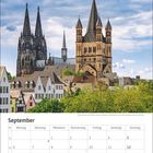 Septemberkalender; Montag bis Sonntag. Hintergrund: Kölner Dom und Groß St. Martin, Fachwerkhäuser, blauer Himmel.