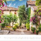 Kalenderblatt für September, zeigt eine malerische, mit Blumen gesäumte Gasse in einer sonnigen italienischen Stadt.