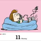 Januar KW 2, 11, Montag. Eine Illustration: Eine Person liegt im Bett, telefoniert, rosa Hintergrund.