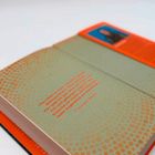 Text: „Das Meer ist mein... Jeder Augenblick ein Abenteuer.“ Franziska Jebens. 

Im Hintergrund ein Buchcover mit Muster.