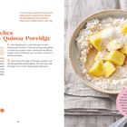 "Lust auf etwas Leichtes? Exotisches Kokos-Quinoa-Porridge. Zubereitung: 10 Min. Für 2 Personen. Zutaten: Magerquark, Kokoswasser, Quinoa, Mango, Kokosraspel." Links Text, rechts Foto von Porridge mit Mangostücken.