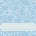 Weiße Blumenranken auf hellblauem Hintergrund, mittig ein leerer Banner.