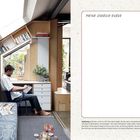 „MEINE ENERGIE-KURVE“ steht oben rechts. Links sitzt eine Person am Schreibtisch, Bücher und Pflanzen sind im Raum.
