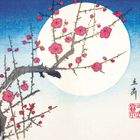 Japanische Schriftzeichen unten rechts, blühender Kirschzweig vor großem Vollmond, blauer Himmel.