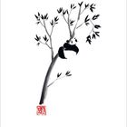 9月. Tinte-Panda auf Baum, stilisierte schwarze Blätter, rotes Siegel unten, minimalistisch gezeichnet.