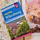 Titel: "CityTrip Würzburg", Autor: Jens Sobisch. Reiseführer über einer Landkarte. Links Stadtansicht, rechts Gemälde.