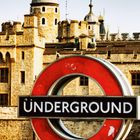 Kalenderblatt: September (09) mit "UNDERGROUND"-Logo vor historischer Gebäudeansicht. Datumsschrift in Schwarz und Rot.
