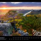 09 Elbblick im Nationalpark Sächsische Schweiz. Sonnenaufgang über Wald, Tal und Fluss mit bewölktem Himmel.