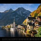 Kalender, September 2027. Malerische Stadt am See mit Kirche, bunten Häusern und herbstlichen Bäumen vor Bergkulisse.