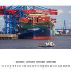 Kalenderseite für September. Ein Frachtschiff im Hafen mit roten Containerkränen. Kleines Boot im Vordergrund.